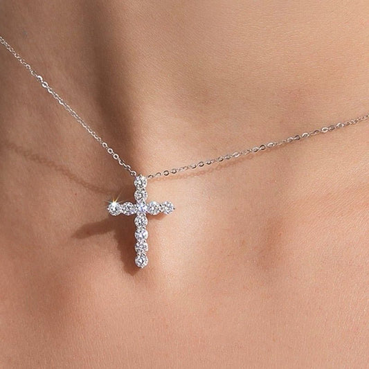 0.3carat round brilliant lab grown diamond necklace in sliver, ideal for graduate or anniversary gift