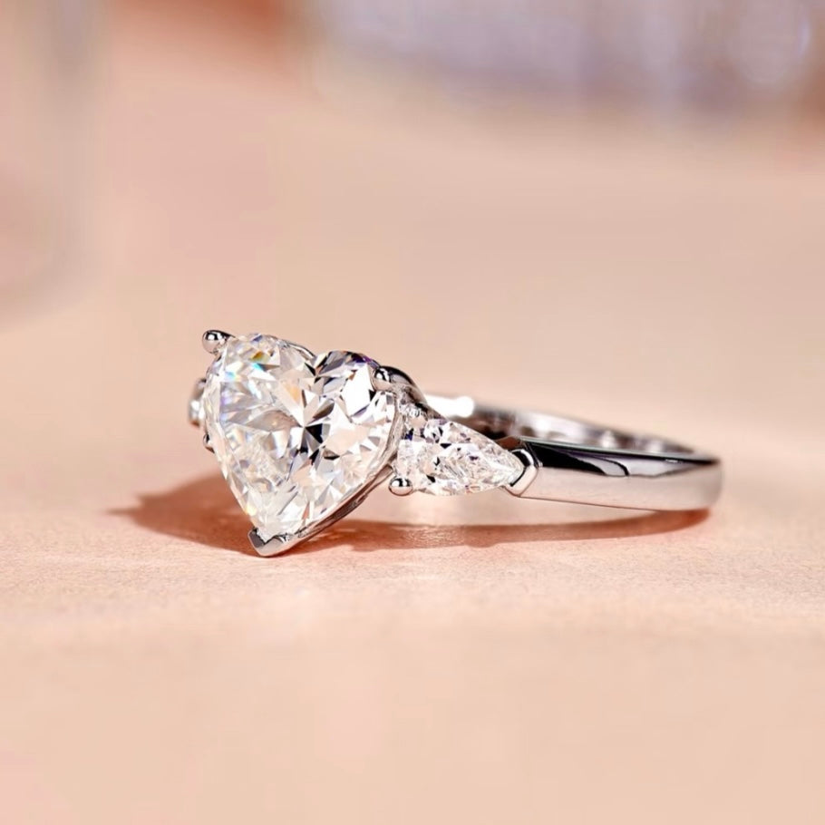 Heart Shape Diamond Three Stone Engagement Ring(1 ct.tw.) In 14K