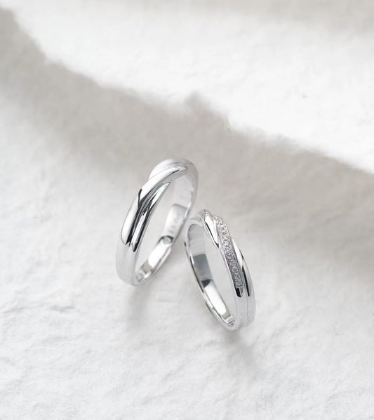 compared silver and white gold to help you pick the metal that’s right for you.