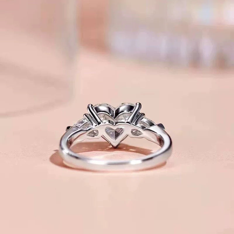Heart Shape Diamond Three Stone Engagement Ring(1 ct.tw.) In 14K