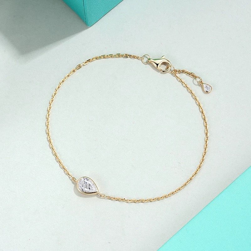 0.5ct. pear shape lab grown diamond bracelet, suit for a gift to lovers