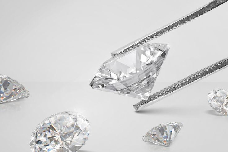 Diamond color and clarity comparison between lab-created and mined diamonds